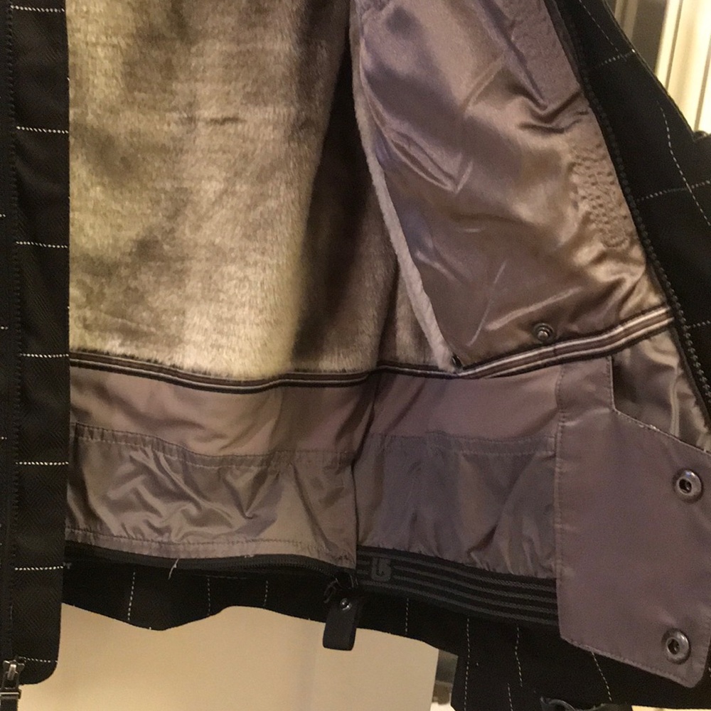 Burton women’s ski/snowboarding jacket - Picture 4 of 6
